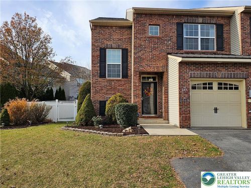 247 Milkweed Dr, ALLENTOWN, PA, 18104-8211 | Card Image