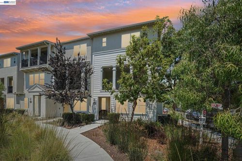 8550 Boardwalk Way, Newark, CA, 94560-3318 | Card Image