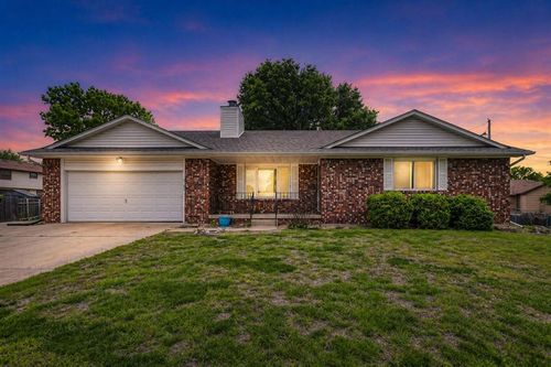 3304 Colonial Ct, Augusta, KS, 67010-2327 | Card Image