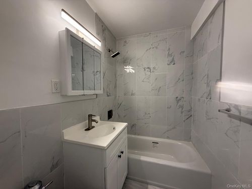 3j-108 63rd Avenue, New York, NY, 11375 | Card Image