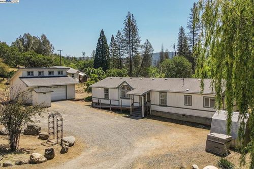 31 Rocky Rd, Weaverville, CA, 96093 | Card Image