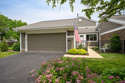 2107 Timber Ln, Wheaton, IL, 60189-7118 | Card Image