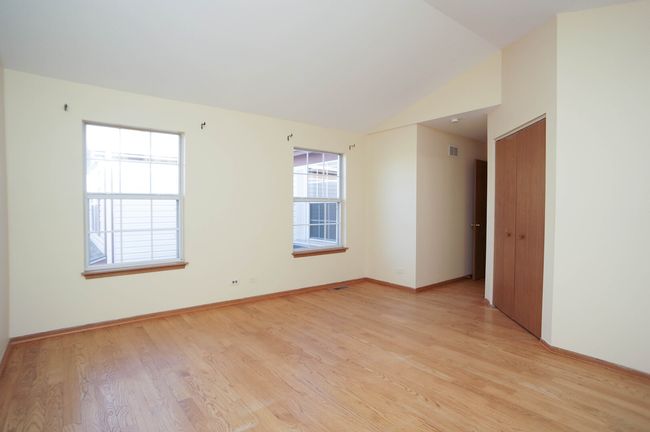 671 Legends Dr, Home with 3 bedrooms, 3 bathrooms and 2 parking in Carol Stream IL | Image 9