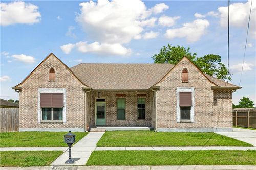 3012 Volpe Dr, Chalmette, LA, 70043-3761 | Card Image