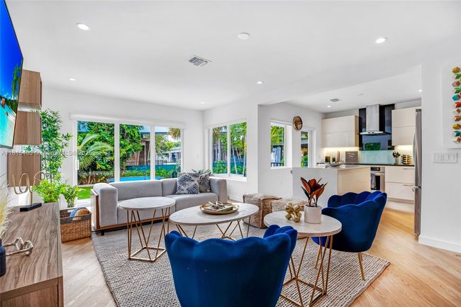 38 Sw 25 Th Rd, House other with 3 bedrooms, 3 bathrooms and null parking in Miami FL | Image 11