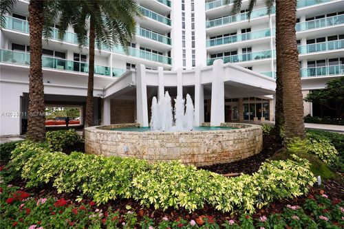 527-100 Bayview Dr, Sunny Isles Beach, FL, 33160-4781 | Card Image