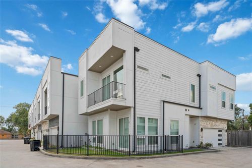 4515 Whitney Park Way, Houston, TX, 77022-1642 | Card Image