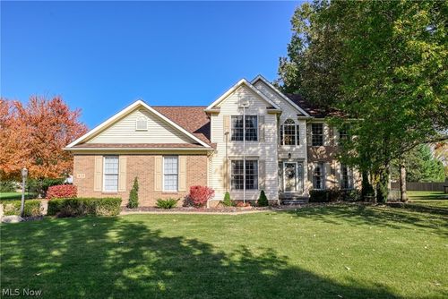 425 Middlestone Way, Cuyahoga Falls, OH, 44223 | Card Image