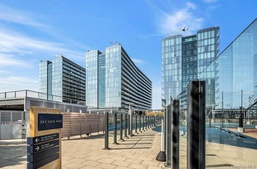 ph2p-131-01 40th Road, New York, NY, 11354 | Card Image