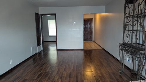 apt-203-j-911 Vance Jackson Rd, San Antonio, TX, 78201-2731 | Card Image