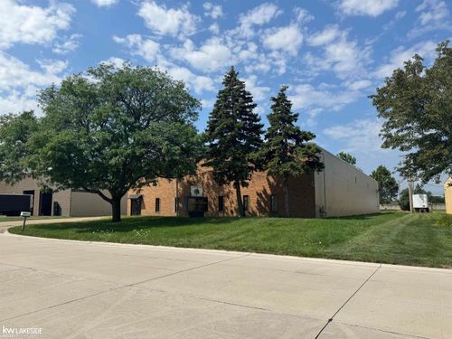 40715 Brentwood Drive, Sterling Heights, MI, 48310 | Card Image