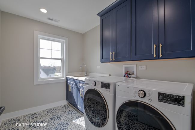 15W320 Concord St, House other with 4 bedrooms, 5 bathrooms and 3 parking in Elmhurst IL | Image 24