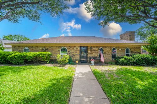 2138 Wellington Dr, Grand Prairie, TX, 75051-3743 | Card Image