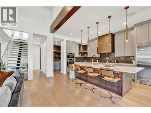 364 Christleton Ave, Kelowna, BC, V1Y5H7 | Card Image