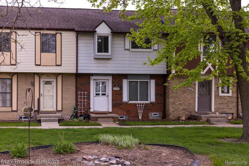 8308 Hickory Dr, Sterling Heights, MI, 48312-4718 | Card Image