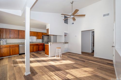 542 W Elsmere, San Antonio, TX, 78212 | Card Image