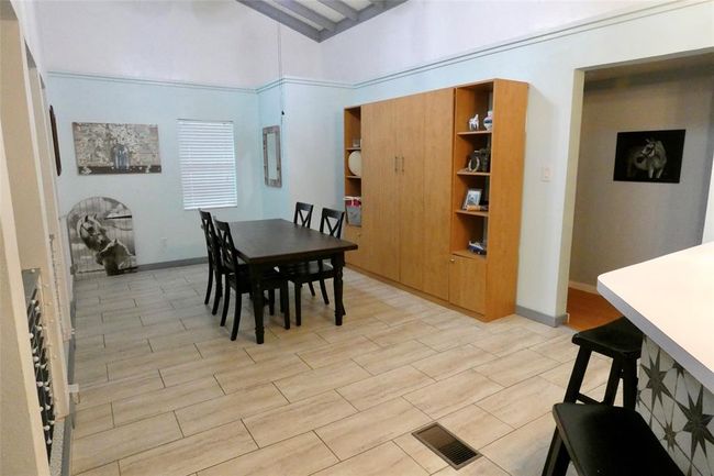 Dining room with Murphy bed | Image 13