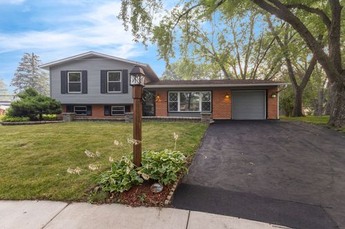 7979 Huntington Cir N, Hanover Park, IL, 60133-2550 | Card Image