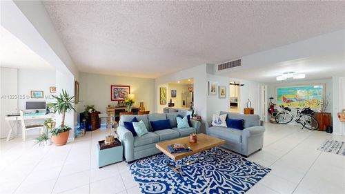 2g-11111 Biscayne Blvd, Miami, FL, 33181-3404 | Card Image