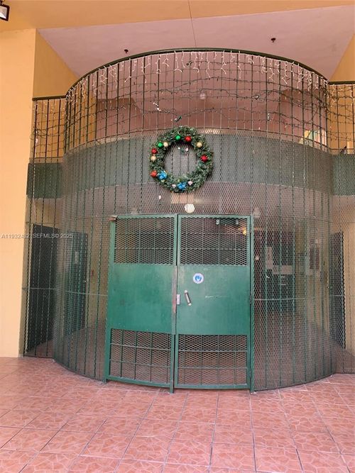 apt-403-546 1st St, Miami, FL, 33130-1392 | Card Image