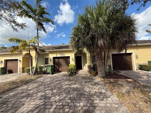 3227-3227 Ne 11th Dr, Homestead, FL, 33033-5303 | Card Image