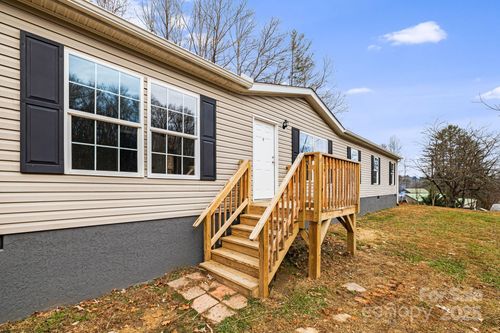 216 Windy Cove Dr, Horse Shoe, NC, 28742-7752 | Card Image