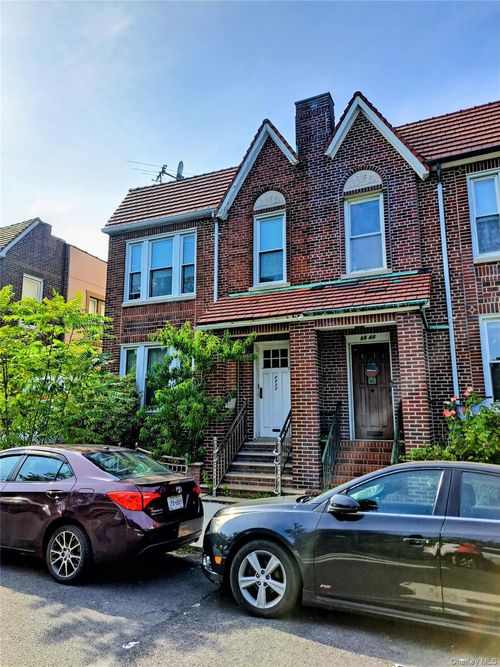 1-8839 82nd Ave, Glendale, NY, 11385-7811 | Card Image