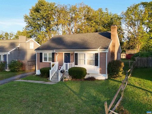 808 Florence Ave, Waynesboro, VA, 22980-6033 | Card Image