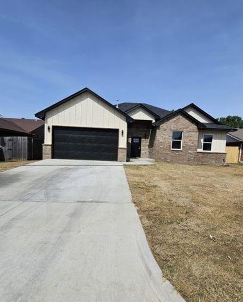 217 N Morgan Dr, Moore, OK, 73160-6942 | Card Image