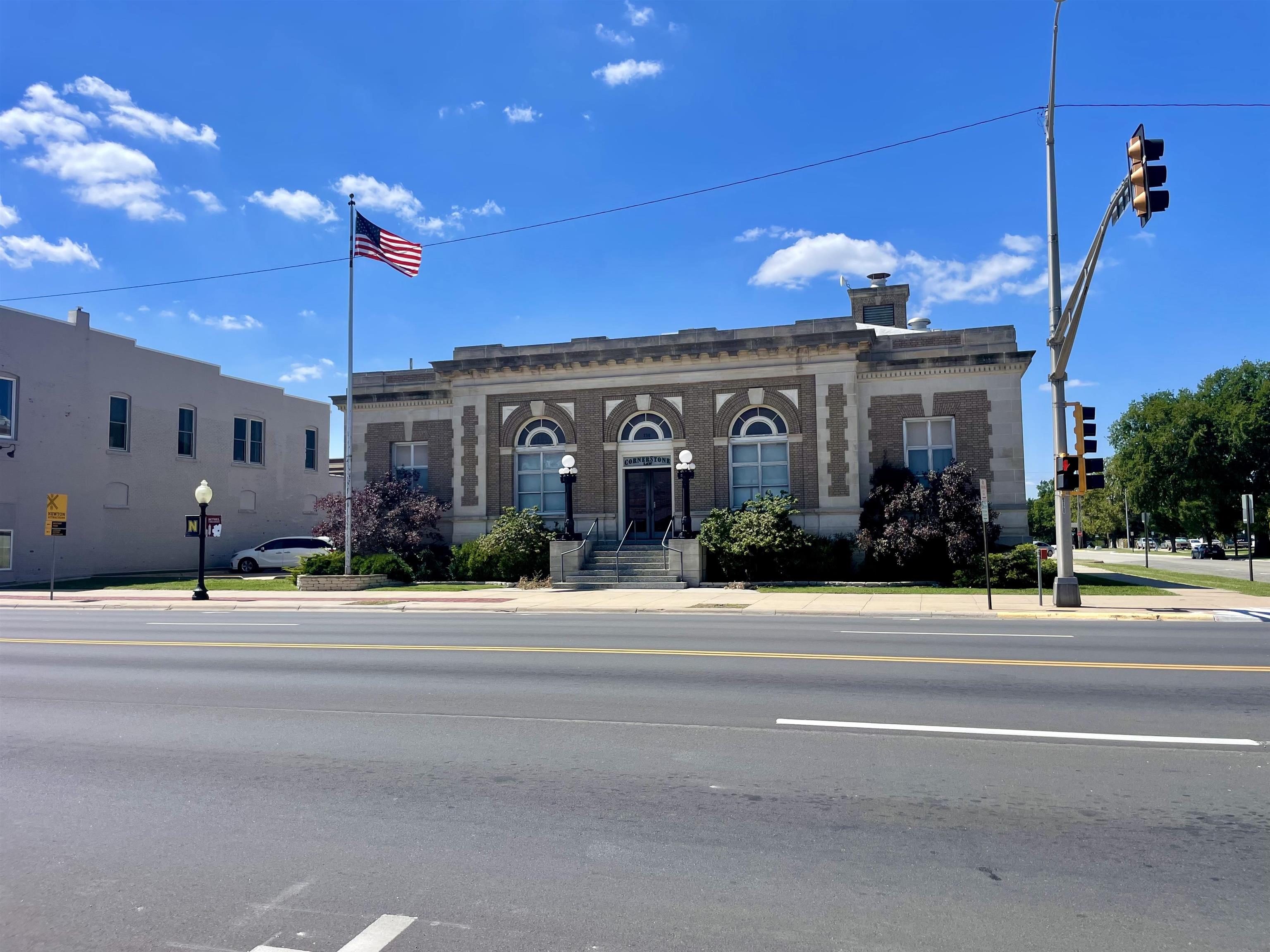 725 N Main St, Newton, KS 67114