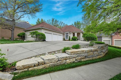 10545 Walmer St, Overland Park, KS, 66212-1886 | Card Image