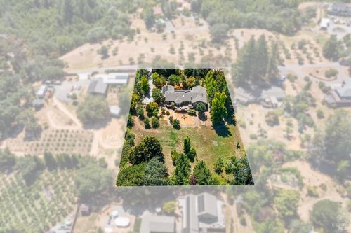 7595 Giusti Road, Forestville, CA, 95436 | Card Image