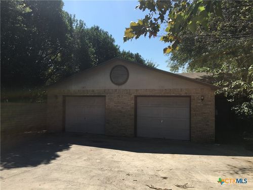 1305 N Bishop St, San Marcos, TX, 78666-2707 | Card Image