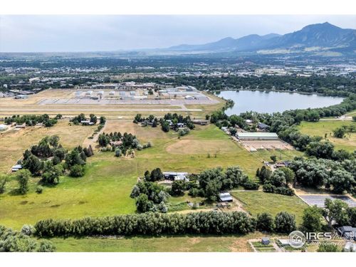 5273 Independence Rd, Boulder, CO, 80301-3025 | Card Image