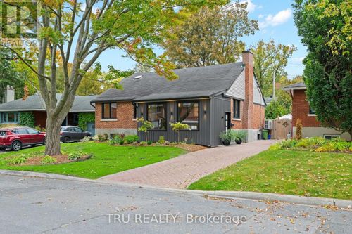 2110 Honeywell Ave, Ottawa, ON, K2A0P8 | Card Image