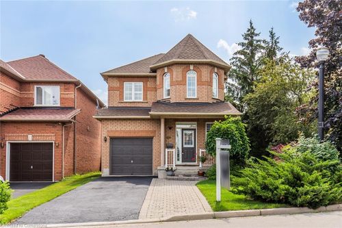 109 Peachwood Cres, Stoney Creek, ON, L8E5Z7 | Card Image