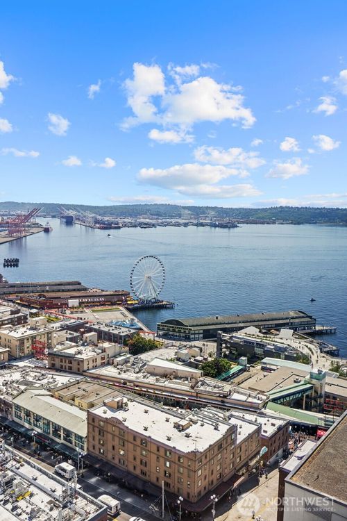apt-2204-121 Stewart St, Seattle, WA, 98101-1130 | Card Image