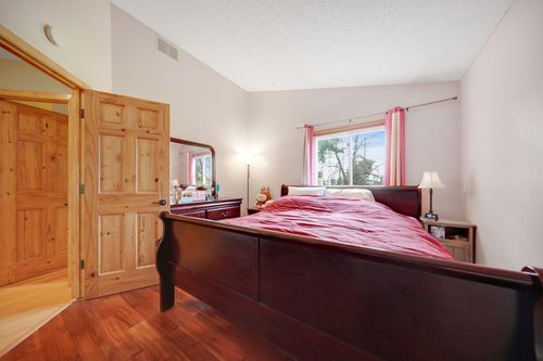 885 70th Ave N, Brooklyn Center, MN, 55430-1251 | Card Image