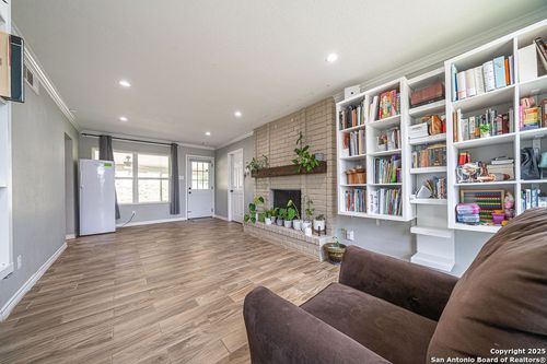 4515 Golf View Dr, San Antonio, TX, 78223-1604 | Card Image