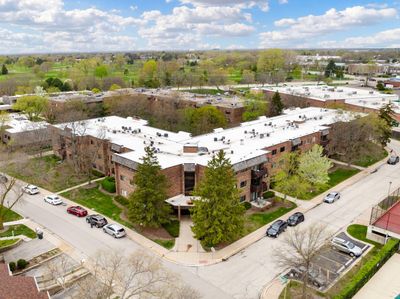 201 - 3110 Pheasant Creek Drive, Condo with 2 bedrooms, 2 bathrooms and 1 parking in Northbrook IL | Image 3