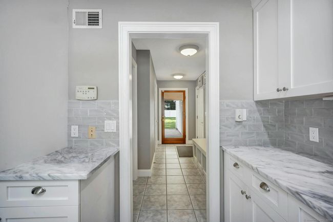 10 Old Kings Hwy, House other with 6 bedrooms, 4 bathrooms and 4 parking in Norwalk CT | Image 10