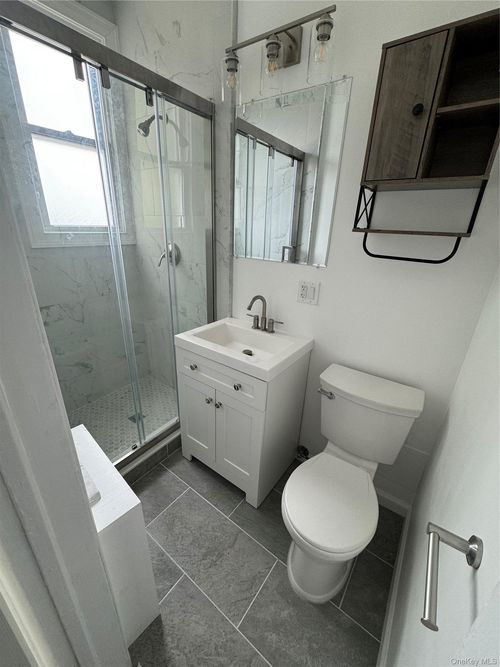 72-27 68th St, Glendale, NY, 11385-7216 | Card Image