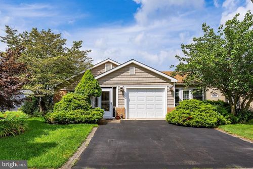 32 Saint Paul Pl, Manchester, NJ, 08759-6815 | Card Image