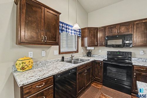 6105 W Maxwell Pl Place, Sioux Falls, SD, 57107-3201 | Card Image