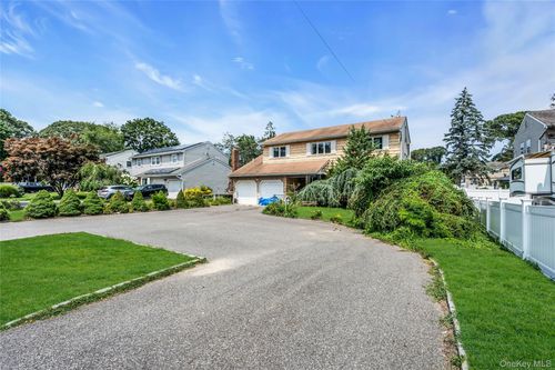 639 Townline Rd, Smithtown, NY, 11788-2819 | Card Image