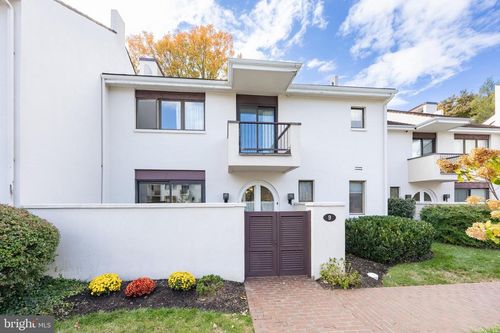 9-9 Avignon, DEVON, PA, 19333-1061 | Card Image