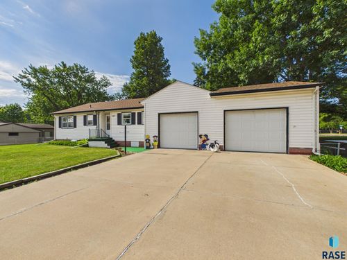 5909 W 41st St Street, Sioux Falls, SD, 57106 | Card Image