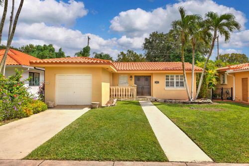 825 El Rado St, Coral Gables, FL, 33134-2201 | Card Image