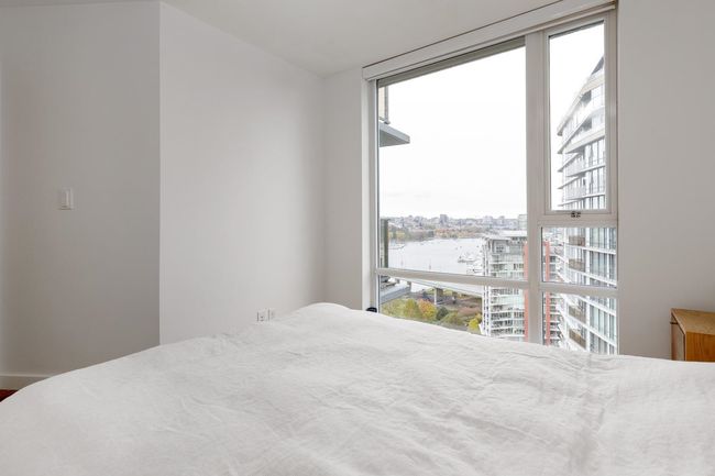 2205 - 8 Smithe Mews, Condo with 2 bedrooms, 2 bathrooms and 1 parking in Vancouver BC | Image 17