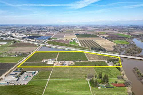 1710 Avenue 388, Kingsburg, CA, 93631-9105 | Card Image